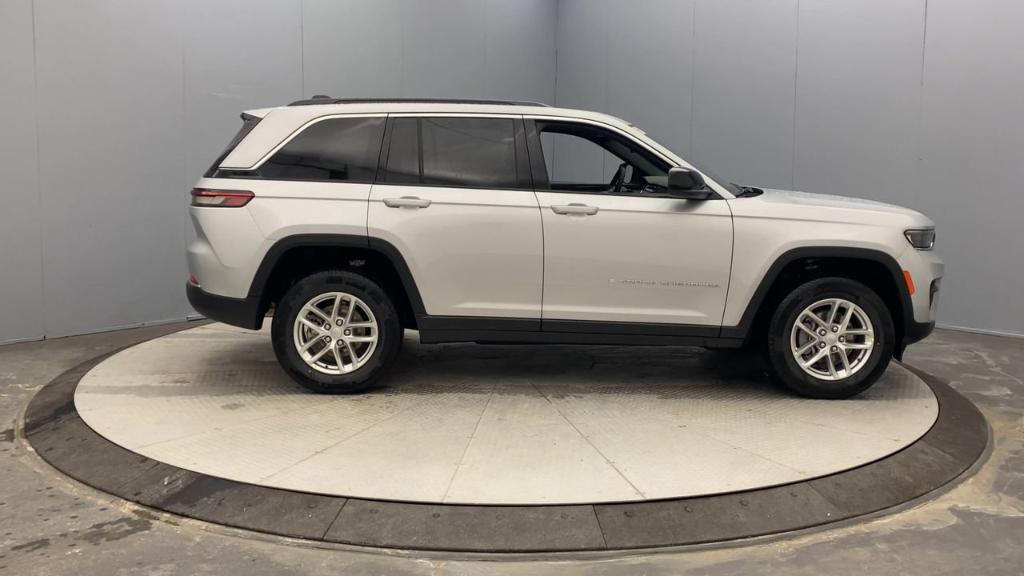 new 2025 Jeep Grand Cherokee car, priced at $39,072