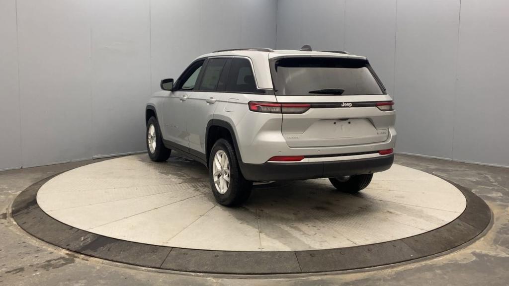 new 2025 Jeep Grand Cherokee car, priced at $39,072