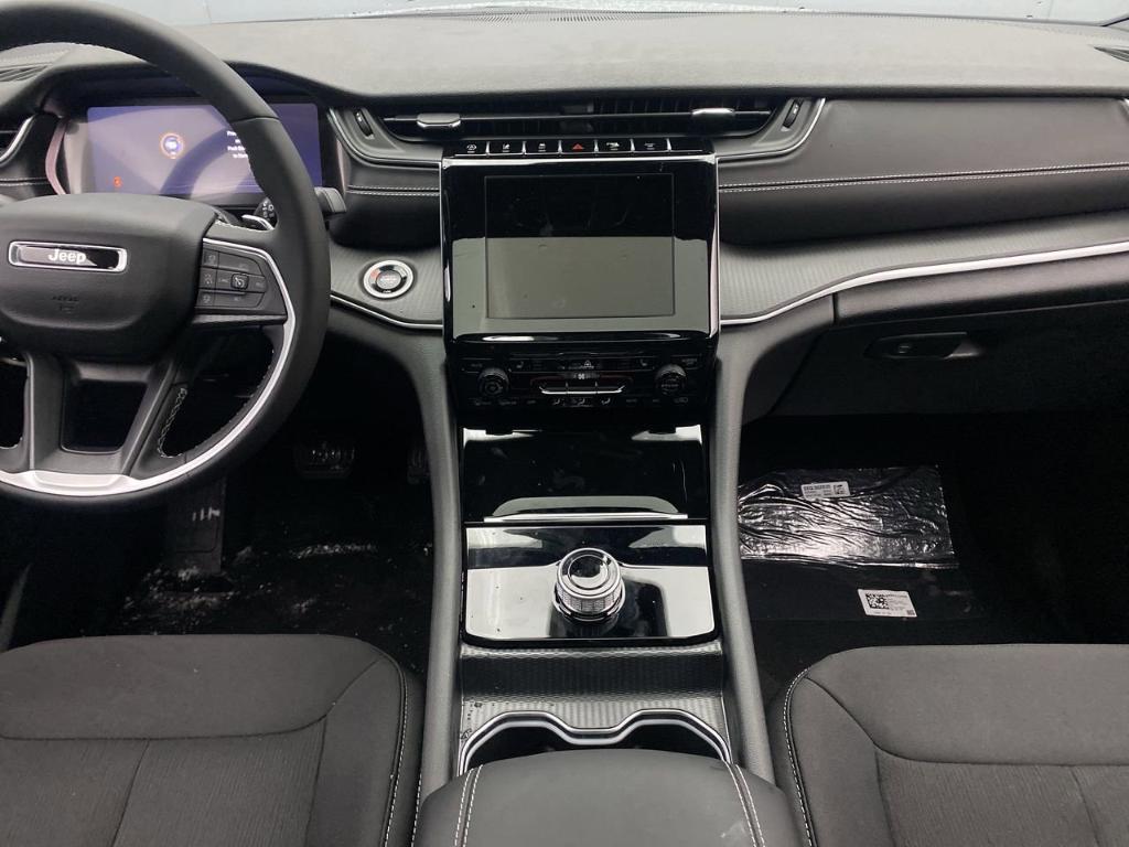new 2025 Jeep Grand Cherokee car, priced at $39,072