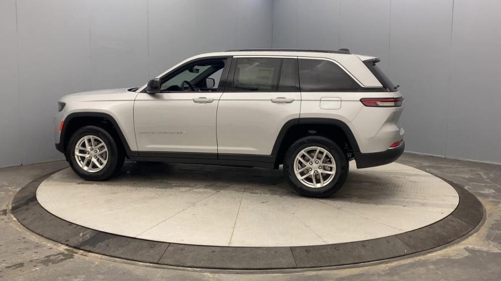 new 2025 Jeep Grand Cherokee car, priced at $39,072