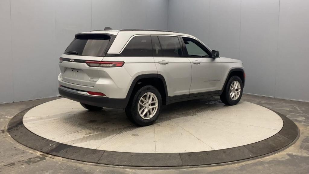 new 2025 Jeep Grand Cherokee car, priced at $39,072
