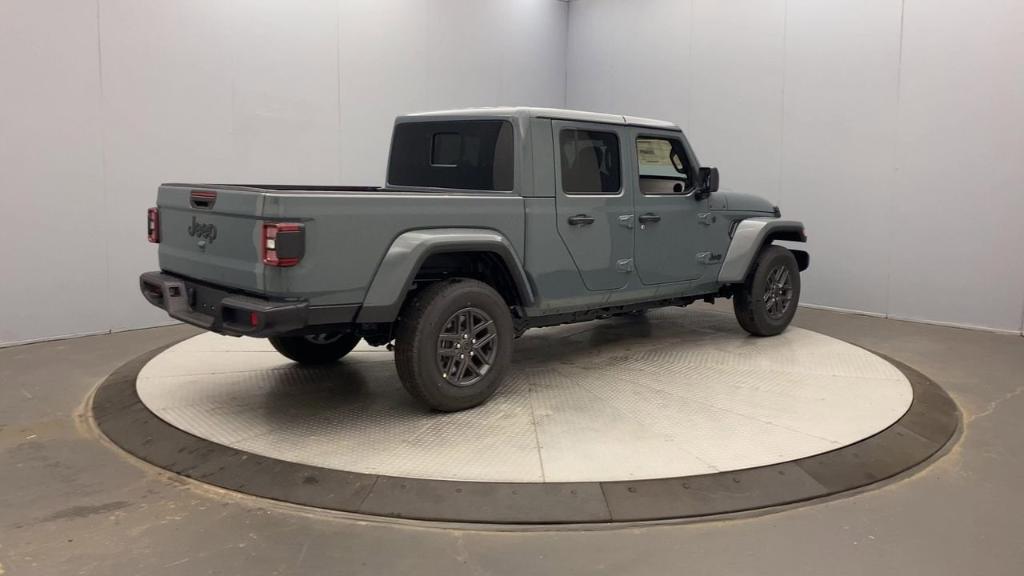 new 2025 Jeep Gladiator car, priced at $50,045