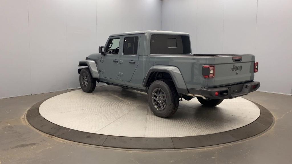 new 2025 Jeep Gladiator car, priced at $50,045