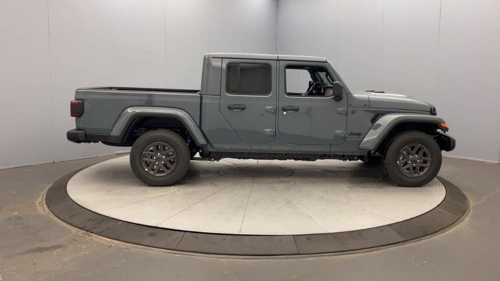 new 2025 Jeep Gladiator car, priced at $50,045
