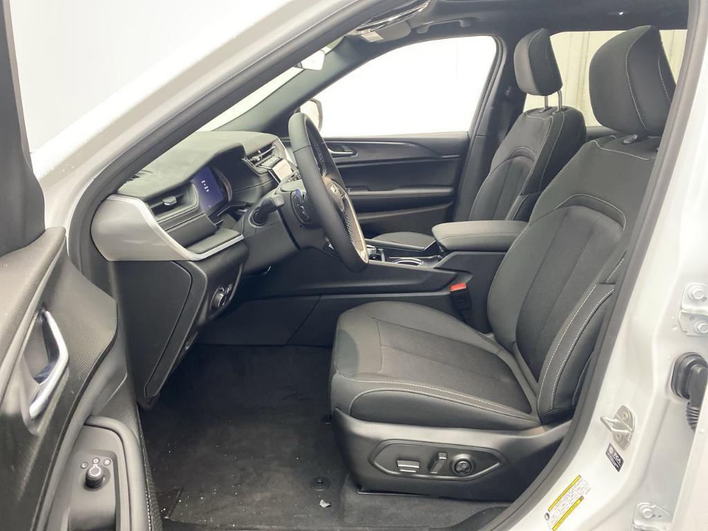 new 2025 Jeep Grand Cherokee L car, priced at $42,834