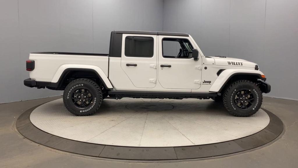 new 2024 Jeep Gladiator car, priced at $53,030