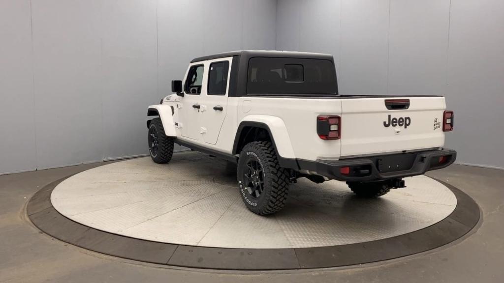 new 2024 Jeep Gladiator car, priced at $53,030