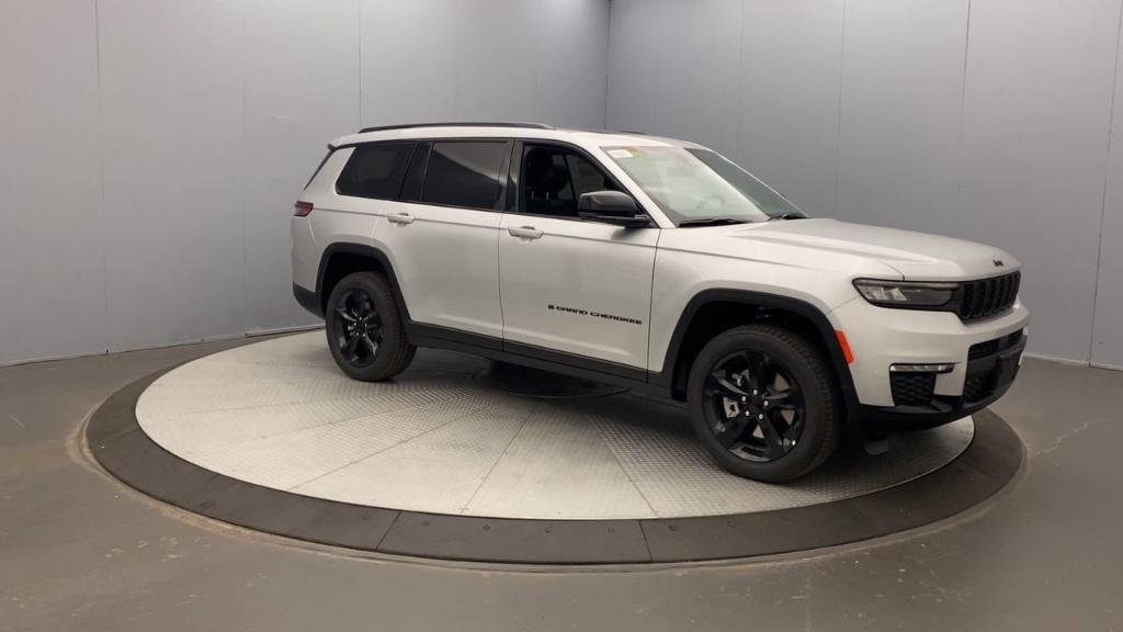 new 2025 Jeep Grand Cherokee L car, priced at $52,335