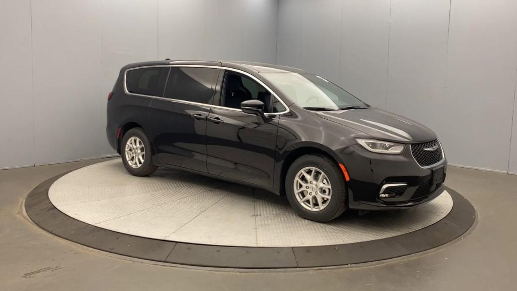 new 2025 Chrysler Pacifica car, priced at $42,145