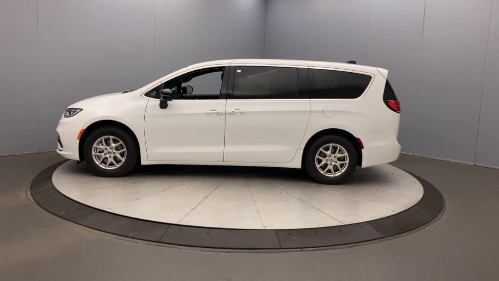 new 2025 Chrysler Pacifica car, priced at $42,645