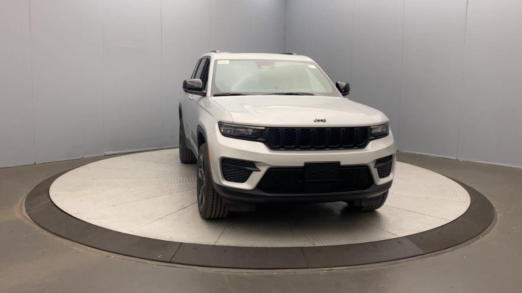 new 2025 Jeep Grand Cherokee car, priced at $46,675