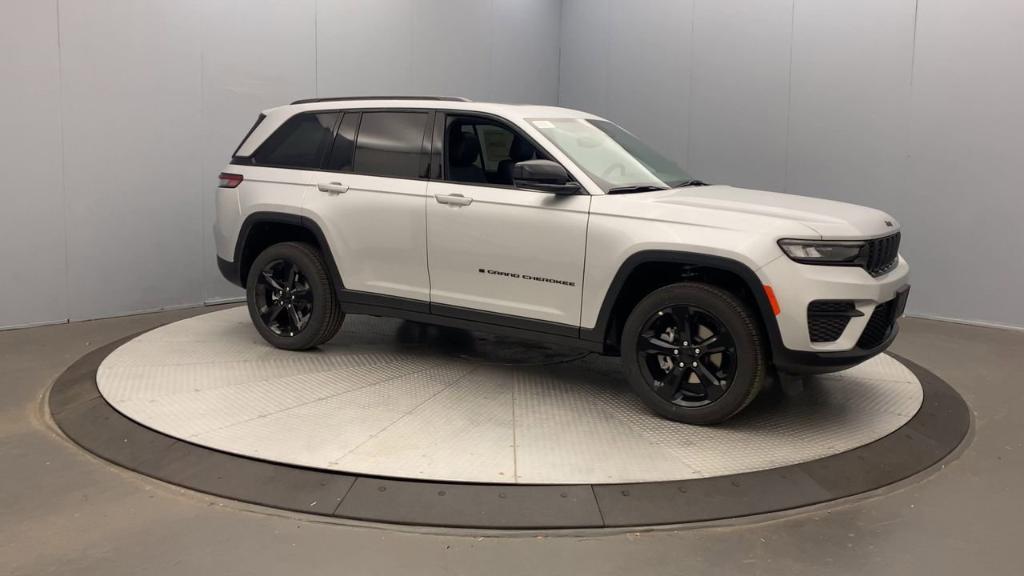 new 2025 Jeep Grand Cherokee car, priced at $46,675