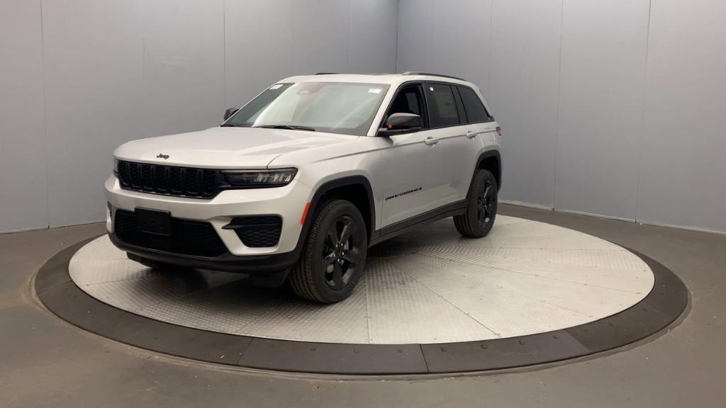 new 2025 Jeep Grand Cherokee car, priced at $48,175