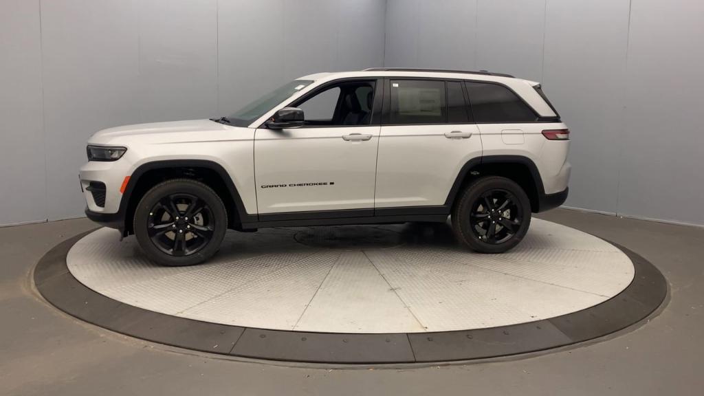 new 2025 Jeep Grand Cherokee car, priced at $46,675