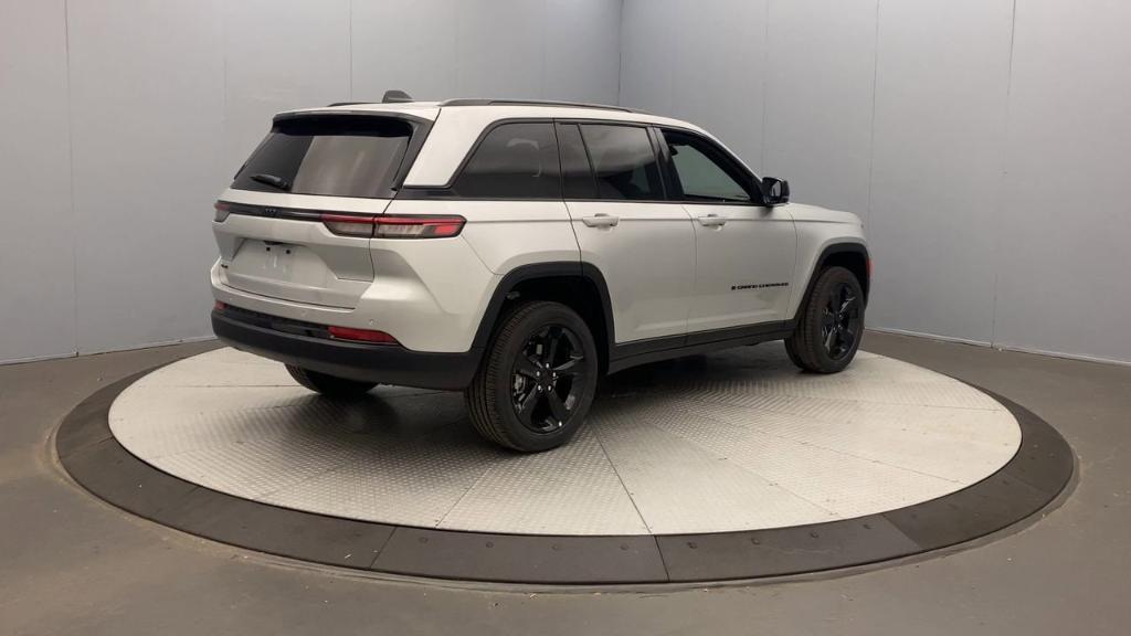 new 2025 Jeep Grand Cherokee car, priced at $48,175