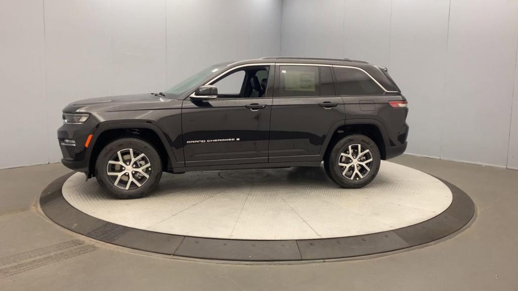 new 2025 Jeep Grand Cherokee car, priced at $45,795