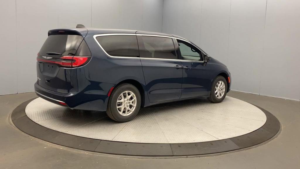 new 2025 Chrysler Pacifica car, priced at $41,640