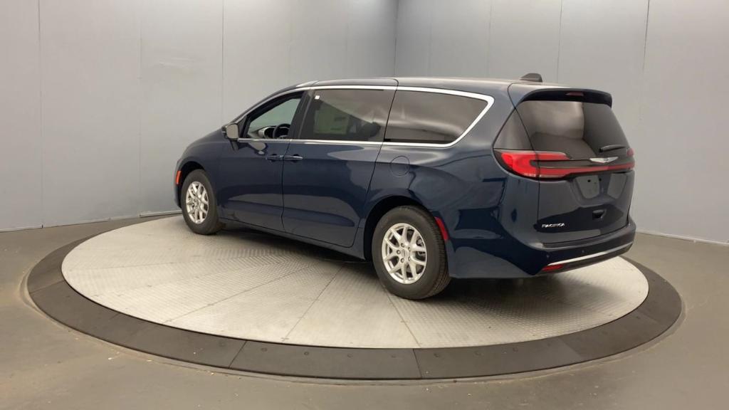 new 2025 Chrysler Pacifica car, priced at $42,640