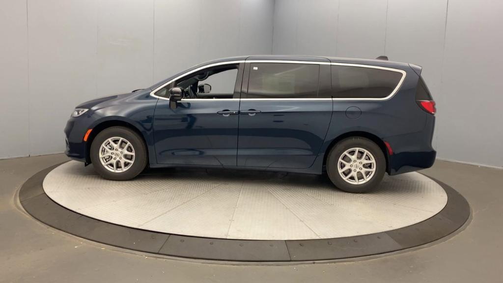 new 2025 Chrysler Pacifica car, priced at $42,640