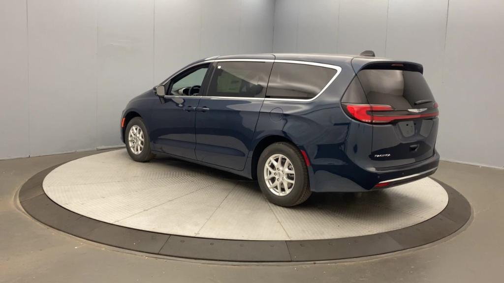 new 2025 Chrysler Pacifica car, priced at $41,640