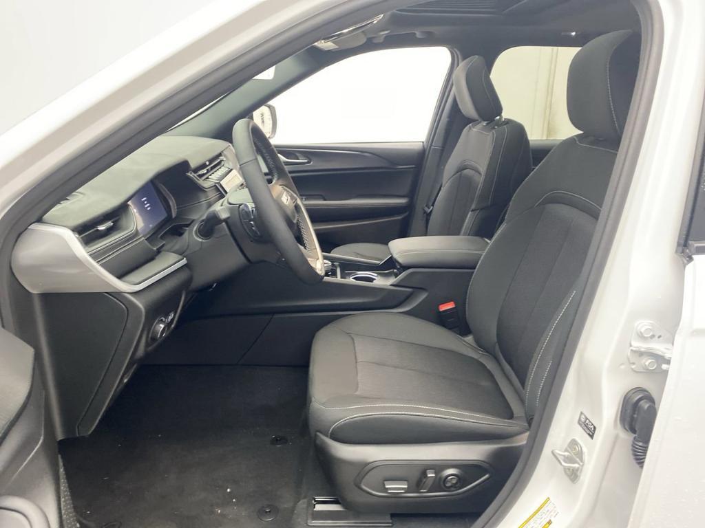 new 2025 Jeep Grand Cherokee car, priced at $41,177