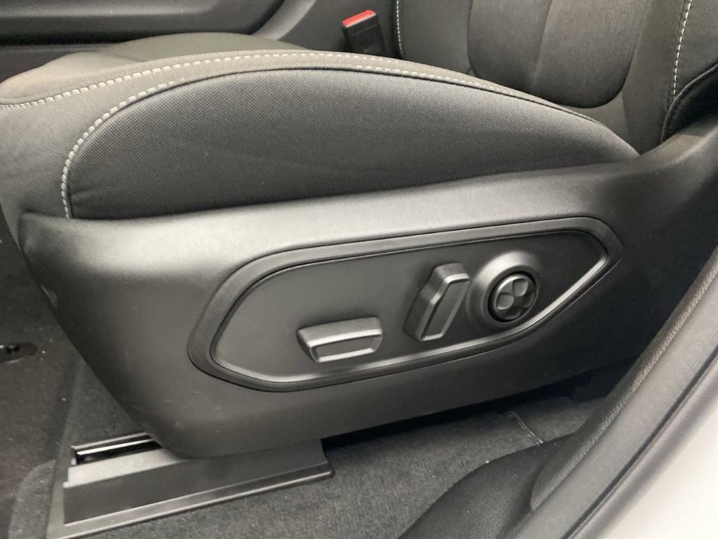 new 2025 Jeep Grand Cherokee car, priced at $41,177