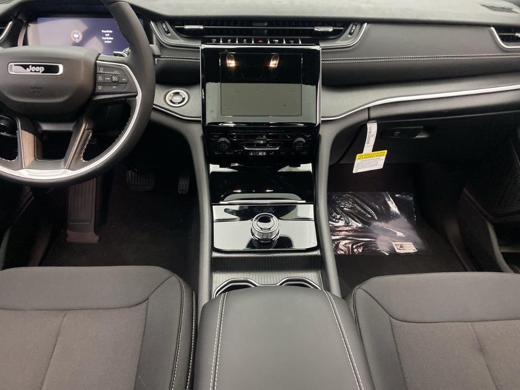 new 2025 Jeep Grand Cherokee car, priced at $41,177