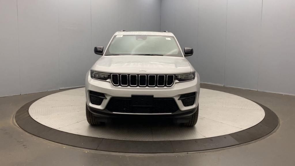 new 2025 Jeep Grand Cherokee car, priced at $42,470