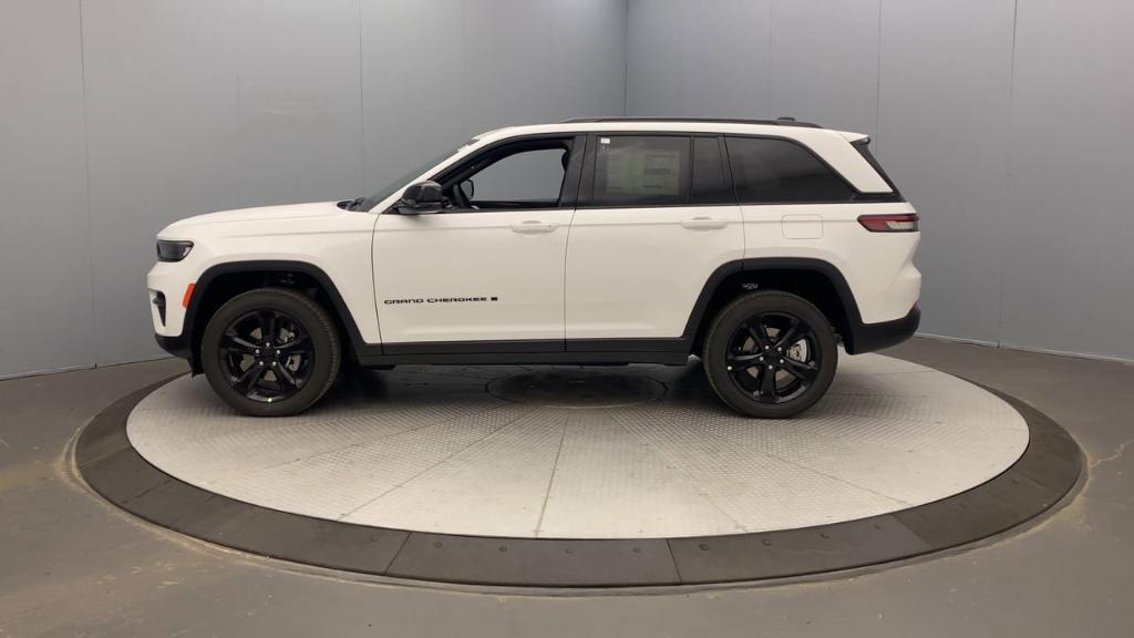 new 2025 Jeep Grand Cherokee car, priced at $45,530