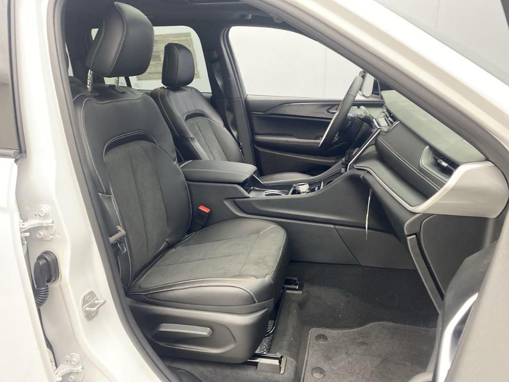 new 2025 Jeep Grand Cherokee car, priced at $45,530