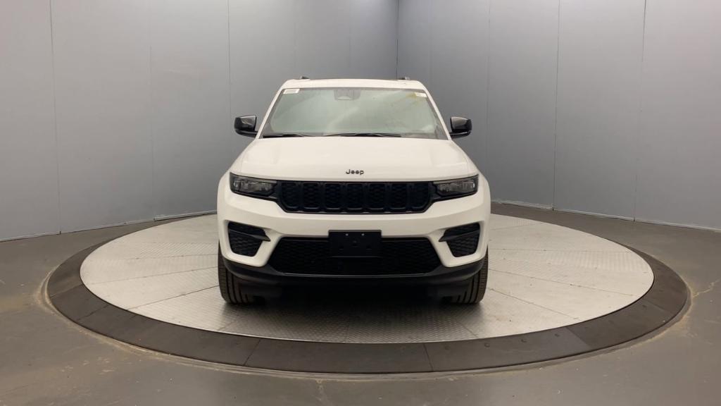 new 2025 Jeep Grand Cherokee car, priced at $45,530
