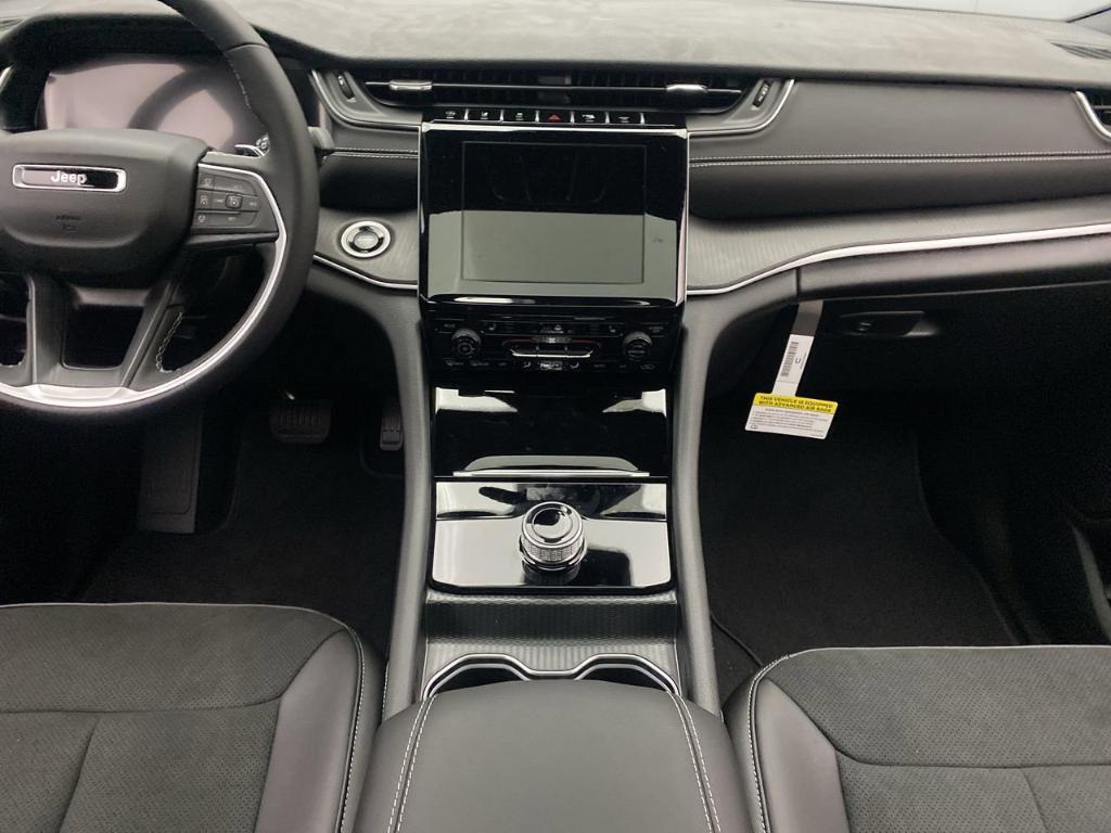 new 2025 Jeep Grand Cherokee car, priced at $45,530