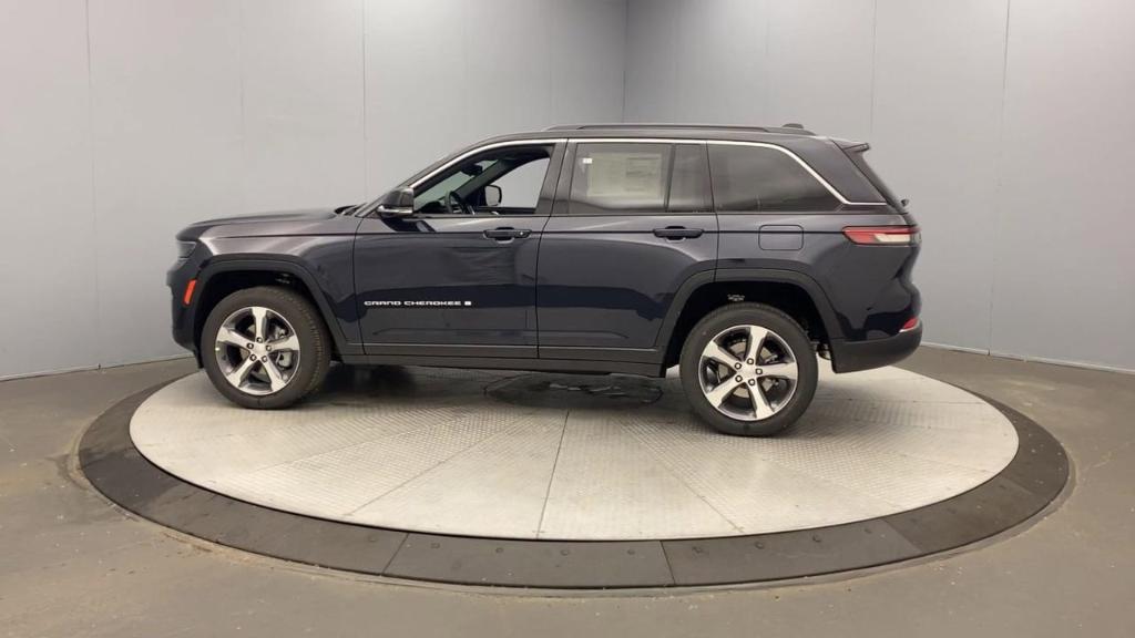 new 2024 Jeep Grand Cherokee car, priced at $51,920