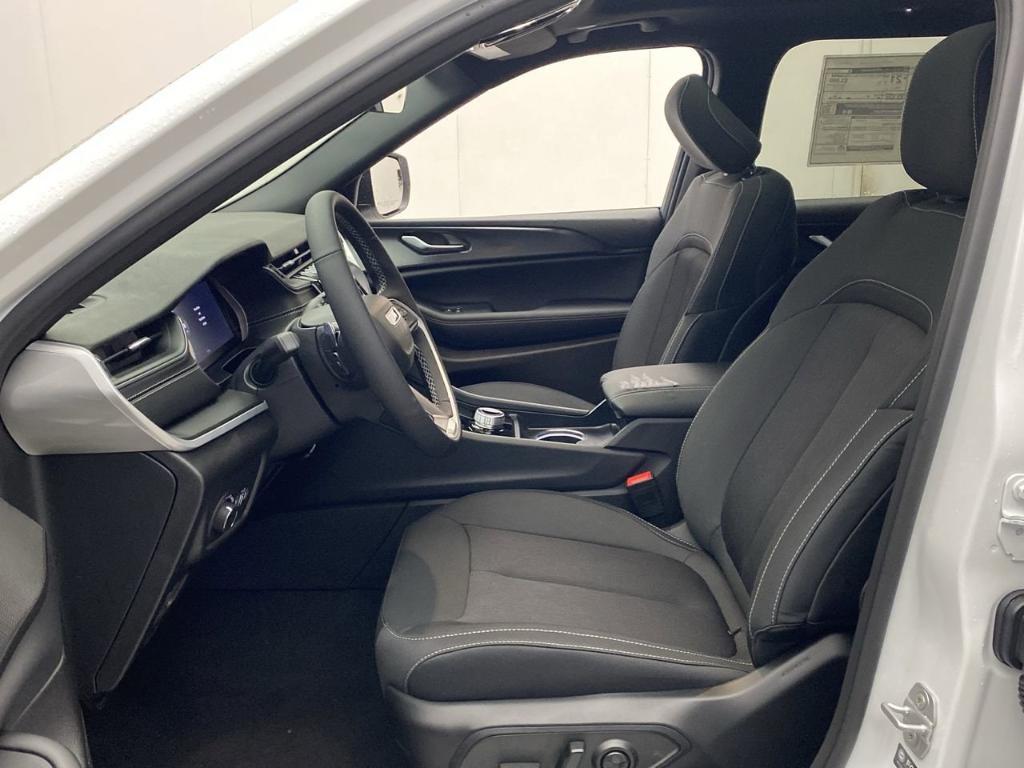 new 2025 Jeep Grand Cherokee L car, priced at $39,495