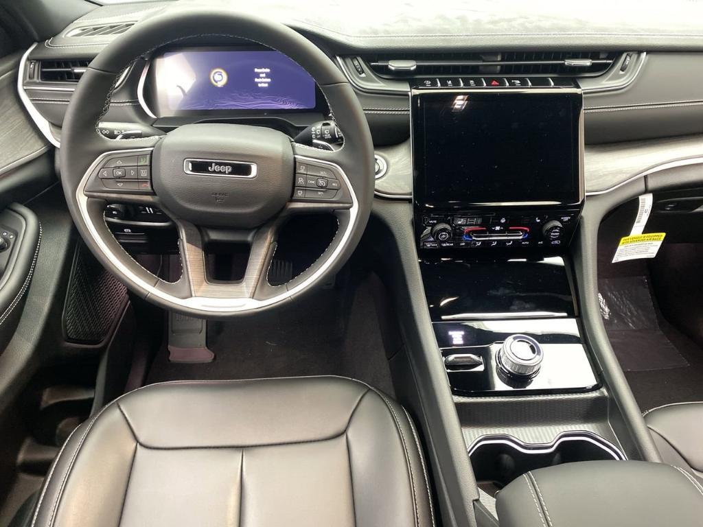 new 2025 Jeep Grand Cherokee car, priced at $42,181