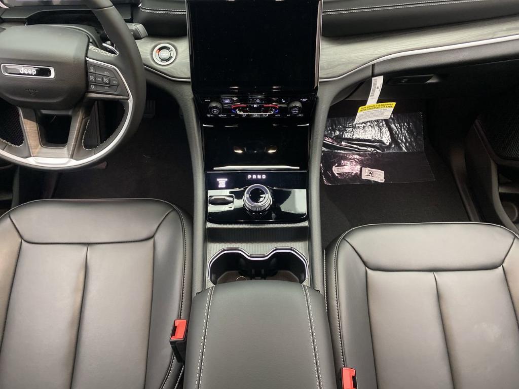 new 2025 Jeep Grand Cherokee car, priced at $41,181