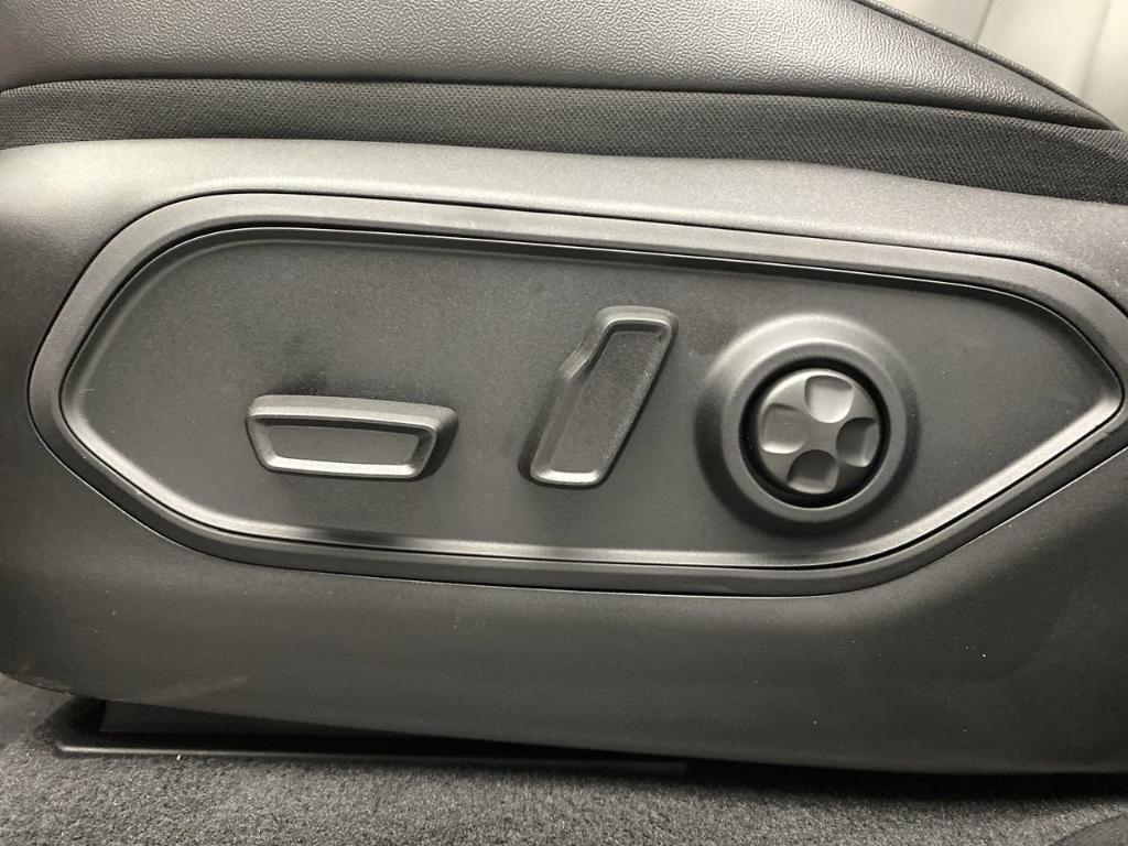 new 2025 Jeep Grand Cherokee car, priced at $42,181