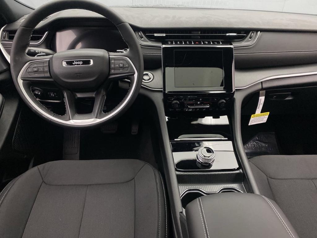 new 2025 Jeep Grand Cherokee car, priced at $40,420