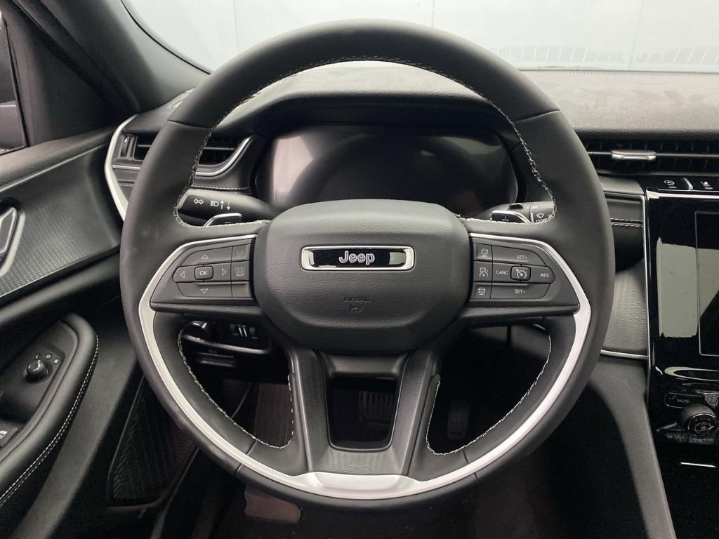 new 2025 Jeep Grand Cherokee car, priced at $40,420