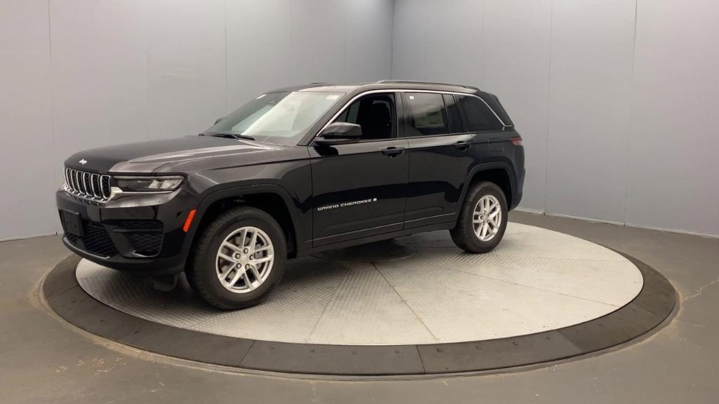 new 2025 Jeep Grand Cherokee car, priced at $40,420