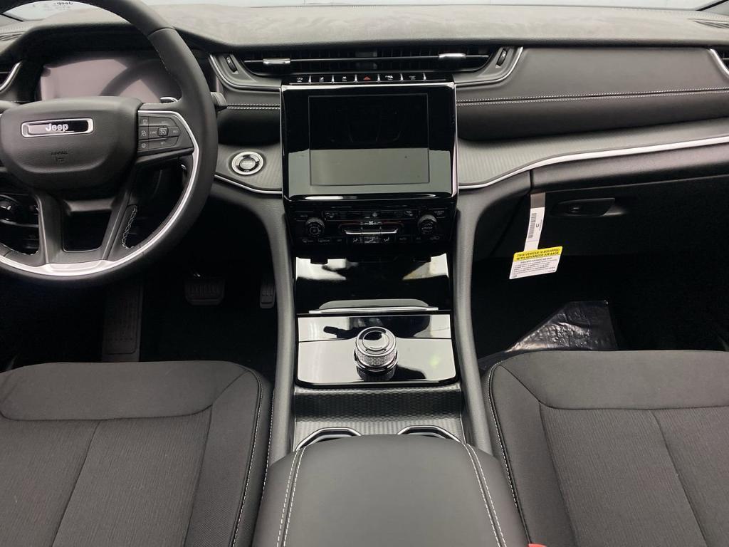 new 2025 Jeep Grand Cherokee car, priced at $40,420