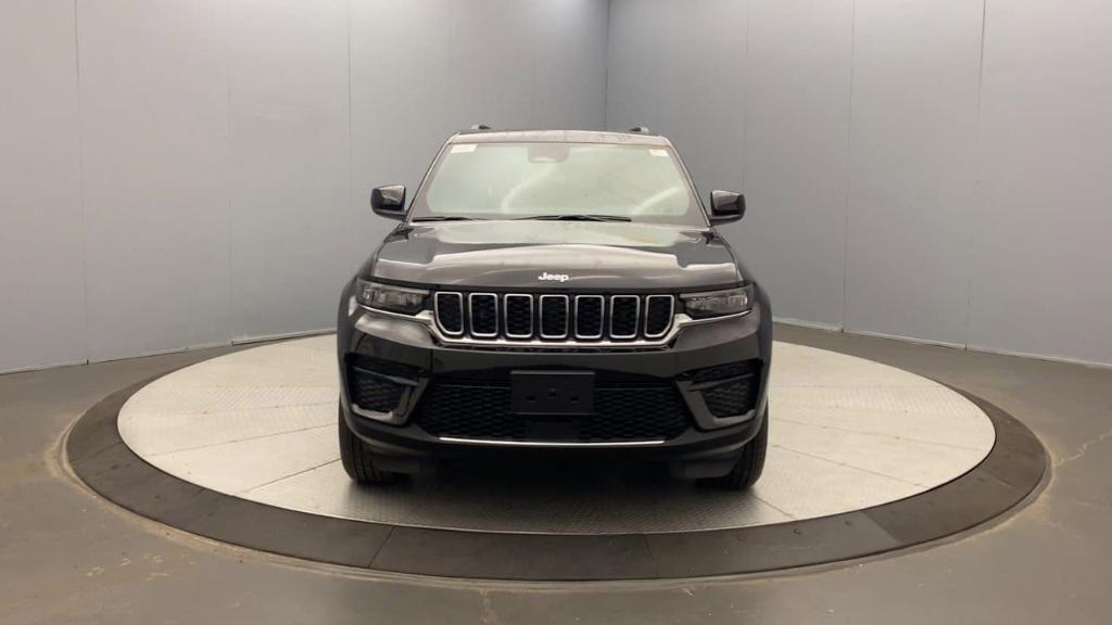 new 2025 Jeep Grand Cherokee car, priced at $40,420