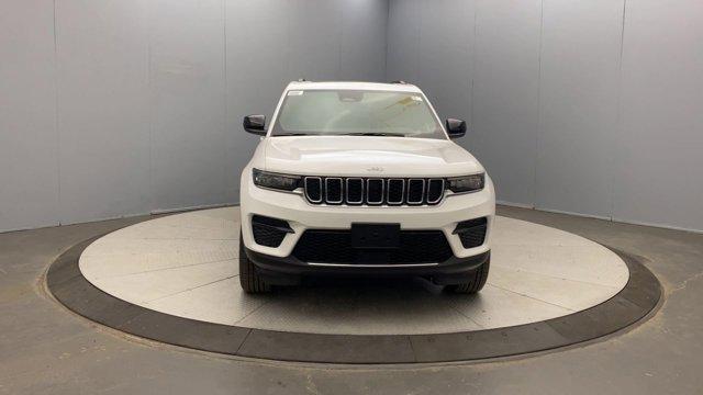 new 2025 Jeep Grand Cherokee car, priced at $41,177