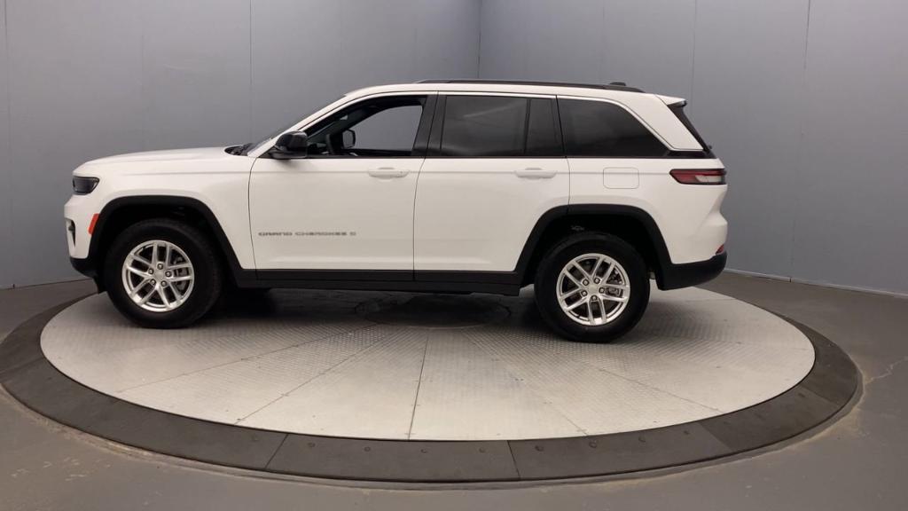 new 2025 Jeep Grand Cherokee car, priced at $38,677