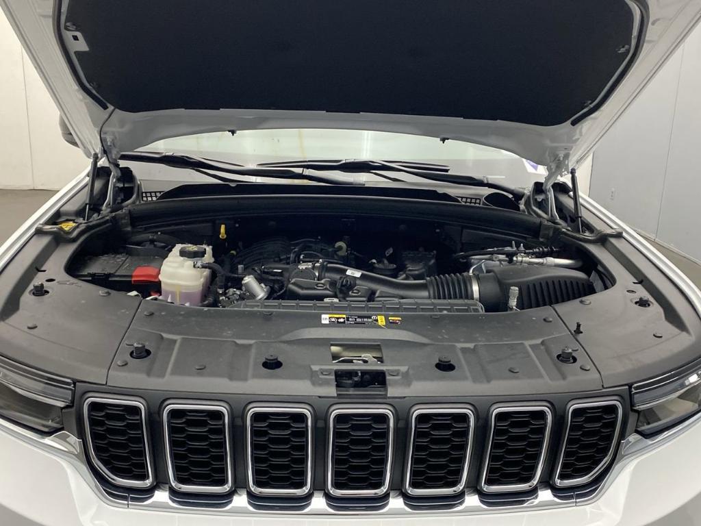 new 2025 Jeep Grand Cherokee car, priced at $38,677