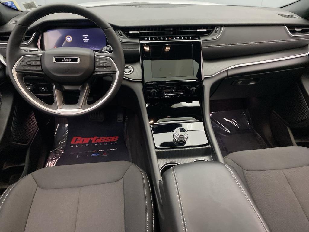 new 2025 Jeep Grand Cherokee car, priced at $38,677