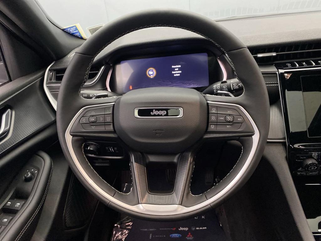 new 2025 Jeep Grand Cherokee car, priced at $38,677