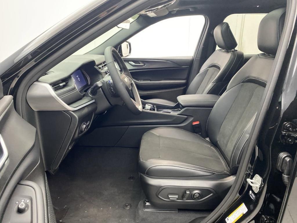 new 2025 Jeep Grand Cherokee L car, priced at $46,217