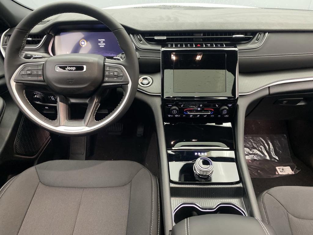 new 2025 Jeep Grand Cherokee car, priced at $41,177