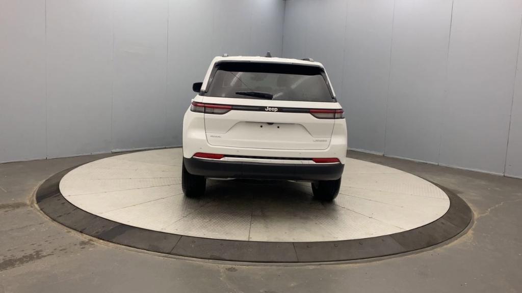 new 2025 Jeep Grand Cherokee car, priced at $41,177